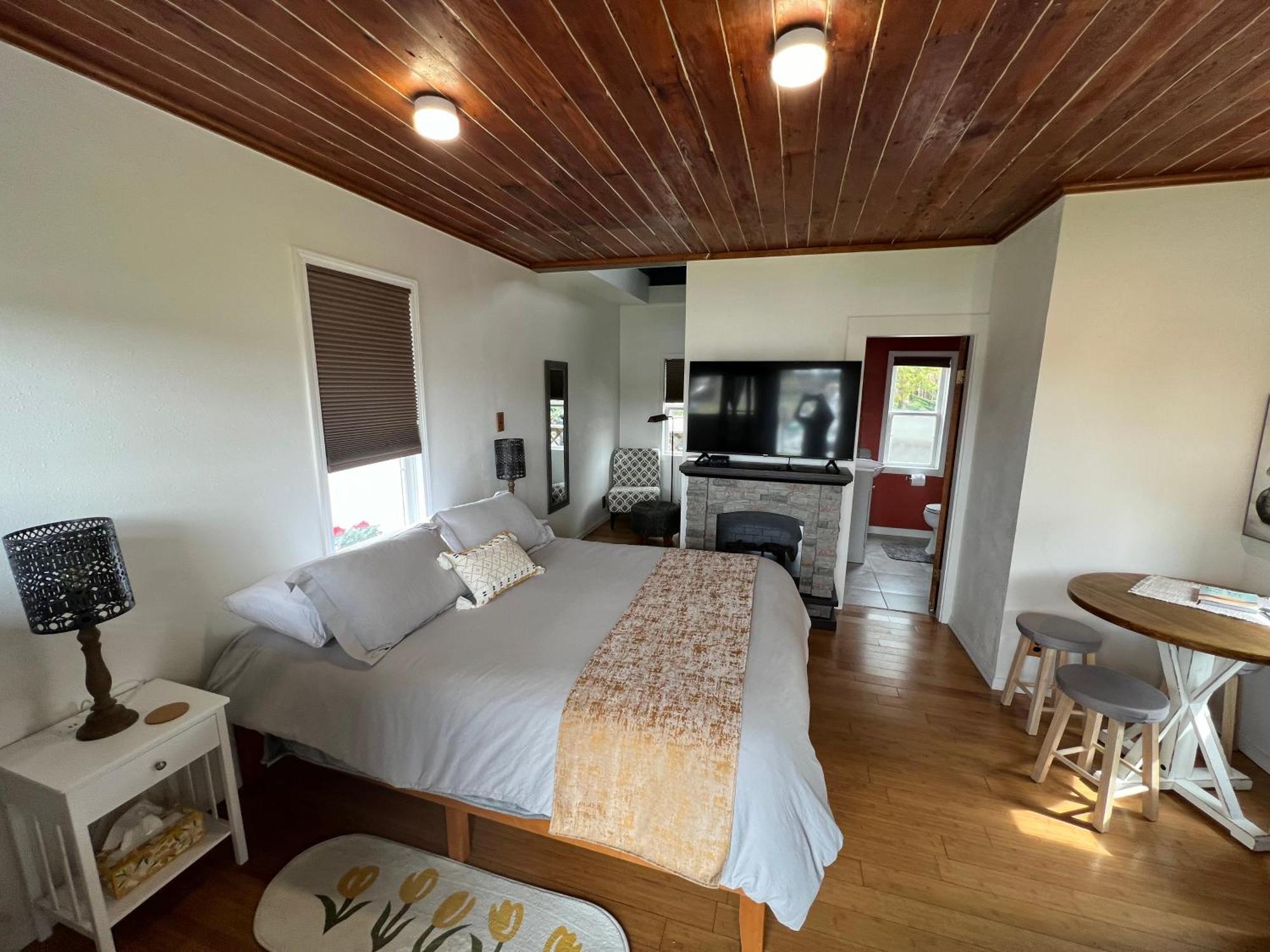 Bridge Tender Shack With Hot Tub On Deck ラ・コナー エクステリア 写真