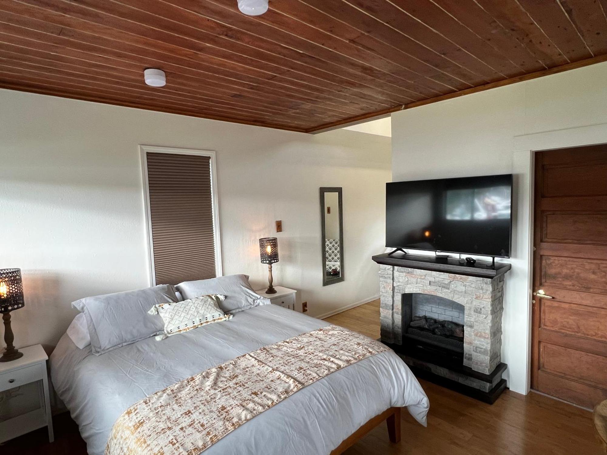 Bridge Tender Shack With Hot Tub On Deck ラ・コナー エクステリア 写真