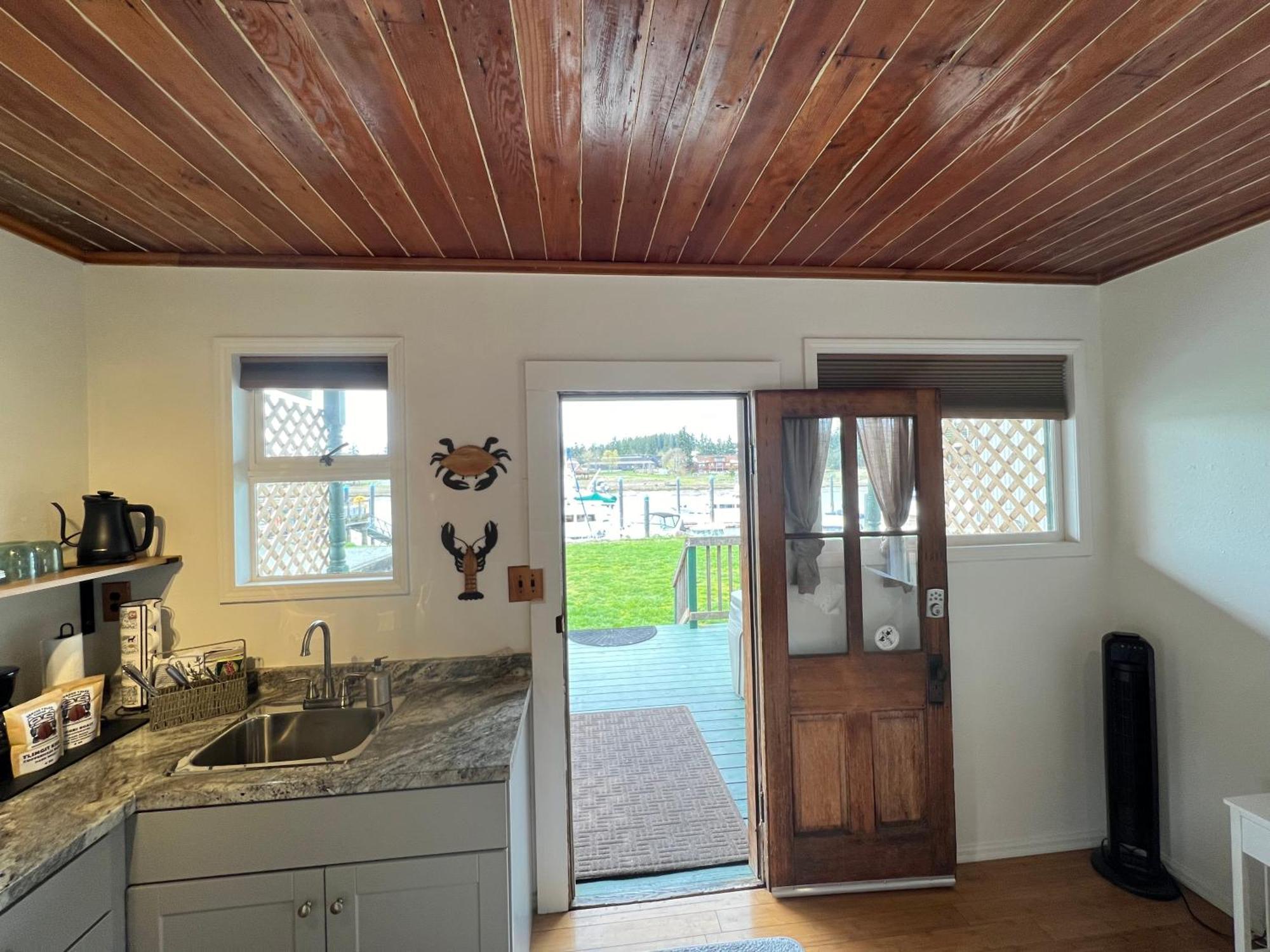 Bridge Tender Shack With Hot Tub On Deck ラ・コナー エクステリア 写真