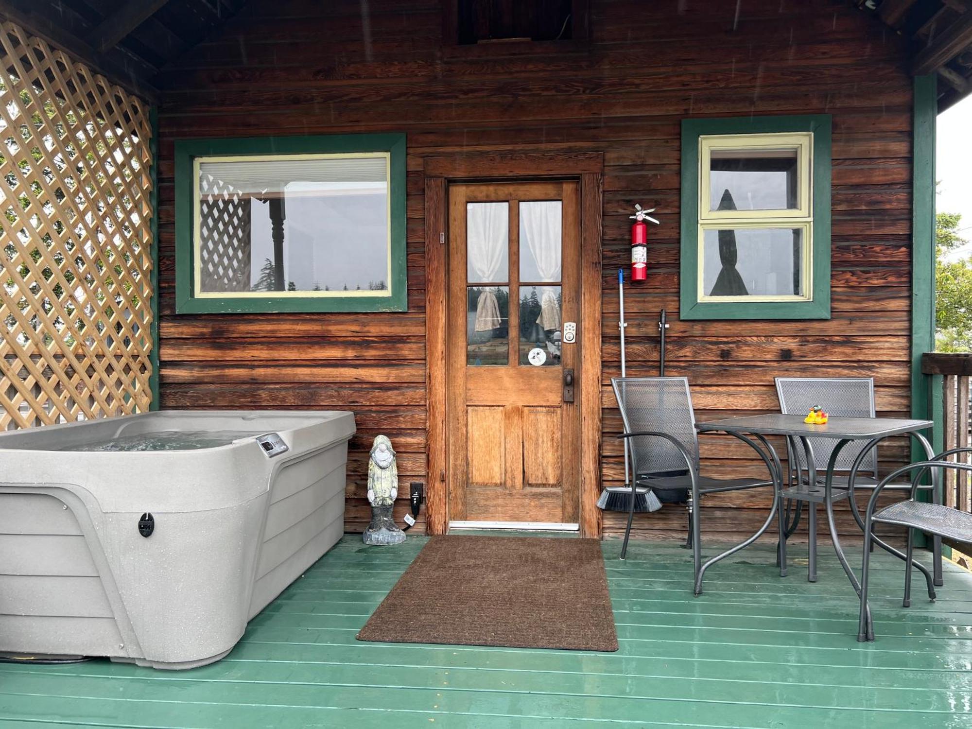 Bridge Tender Shack With Hot Tub On Deck ラ・コナー エクステリア 写真