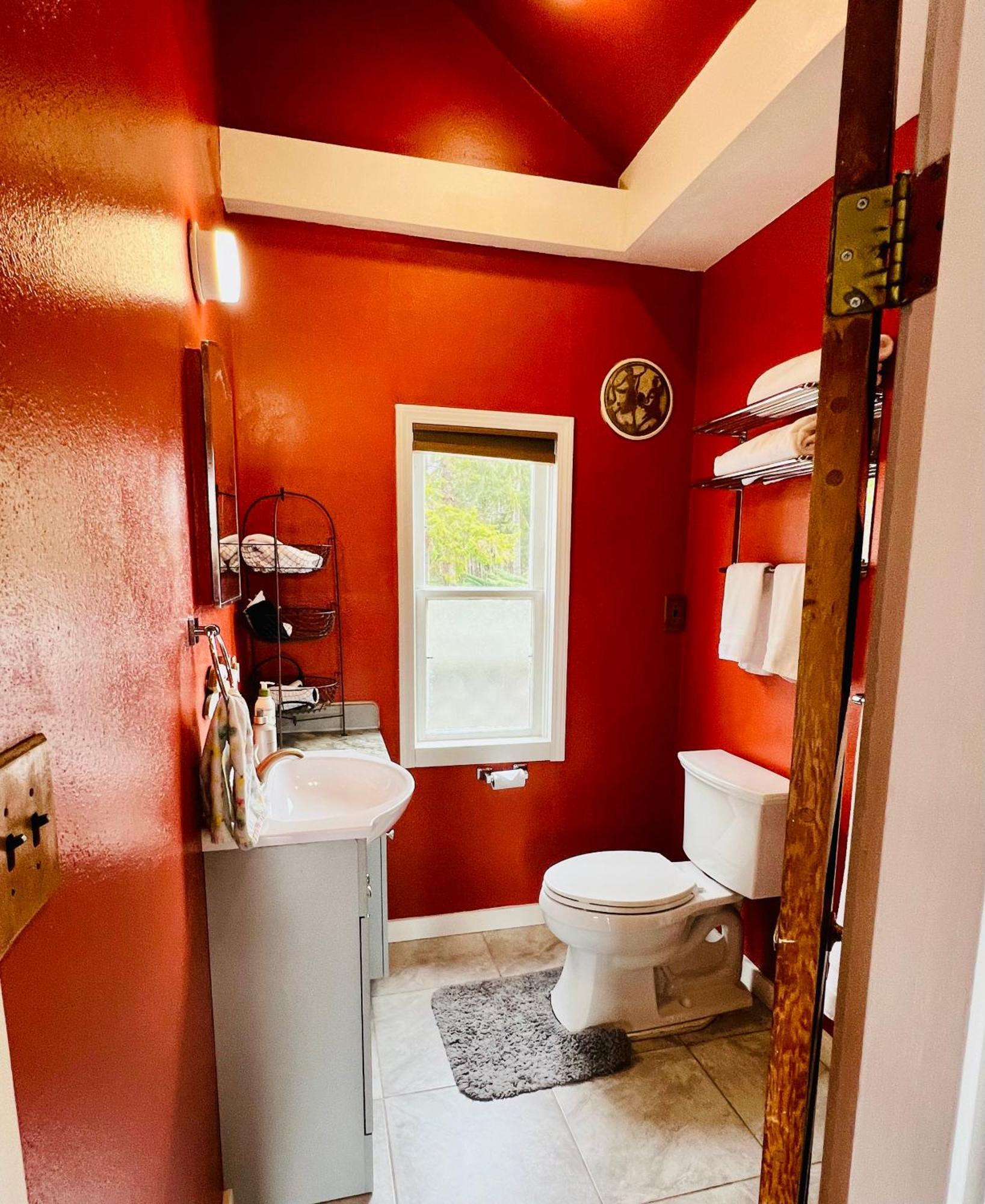 Bridge Tender Shack With Hot Tub On Deck ラ・コナー エクステリア 写真