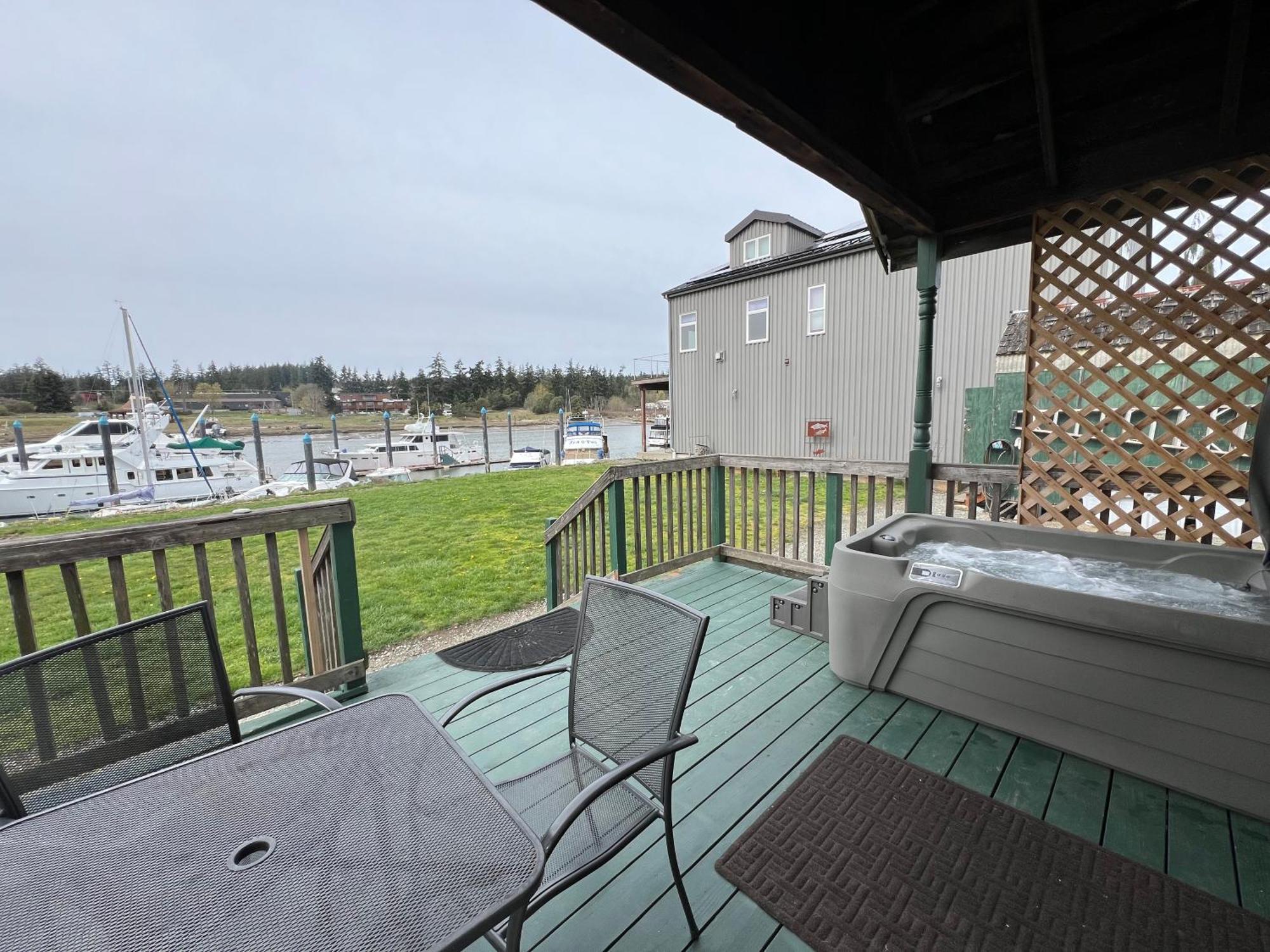 Bridge Tender Shack With Hot Tub On Deck ラ・コナー エクステリア 写真