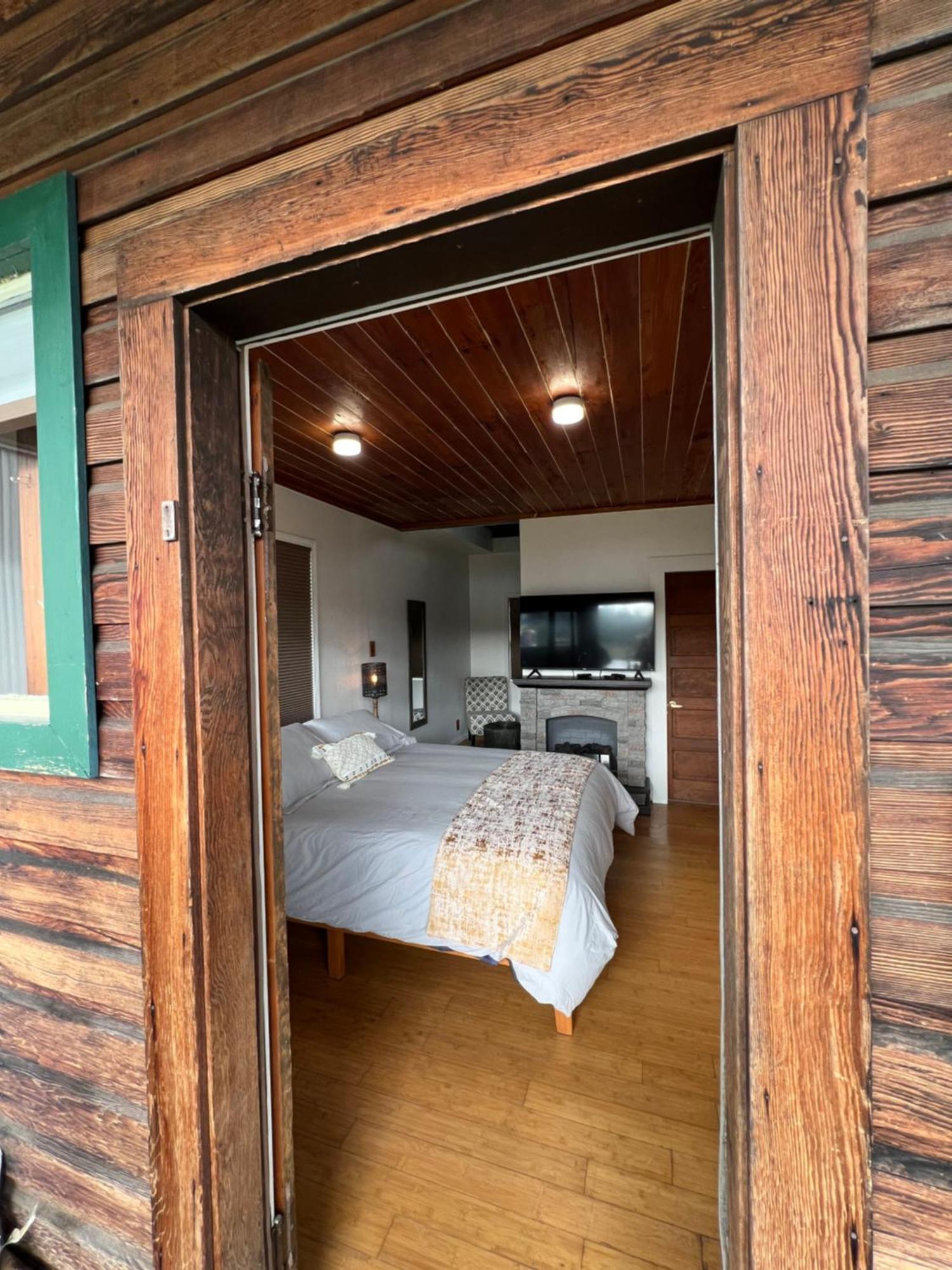 Bridge Tender Shack With Hot Tub On Deck ラ・コナー エクステリア 写真